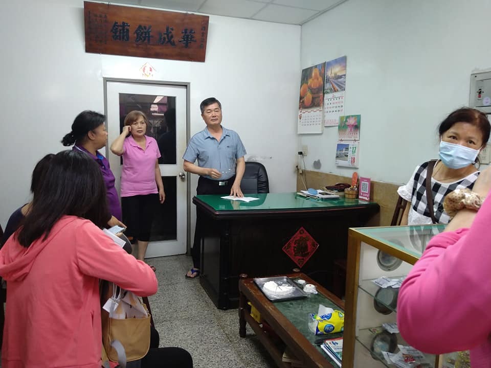 華成餅店已是數十年的店家,從麵包店轉型成糕餅店,銷售量都是數百公斤起跳,之前參加體驗的遊客,只要有再來參與活動,都會再跟店家訂購,滿載而歸。