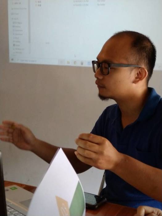 在繁華阿嬤家團隊成員陳柏諺提出說明