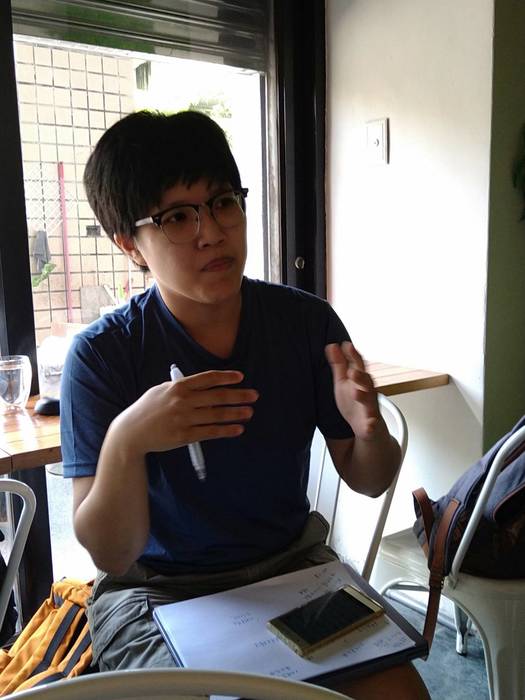 在繁華阿嬤家團隊成員謝欣容提出說明